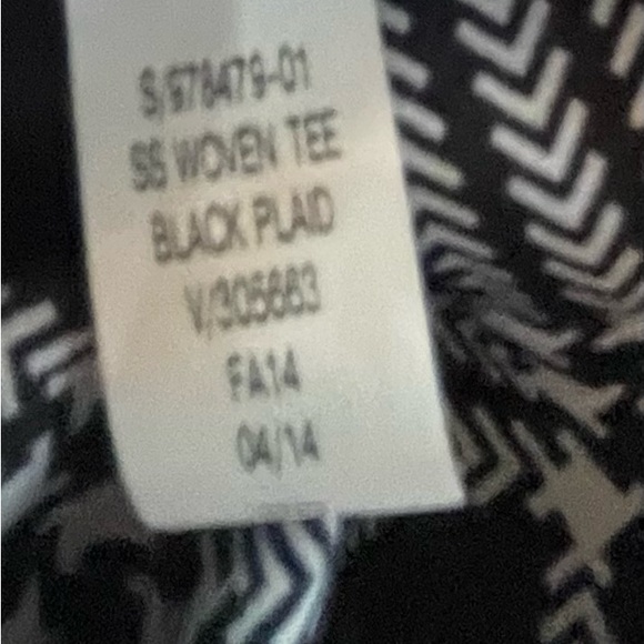 Brand new with tags Old Navy simply elegant career or evening blouse. - Picture 6 of 6